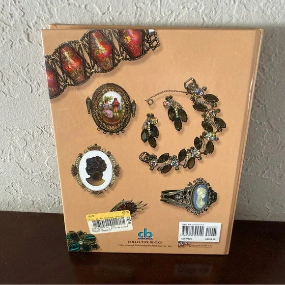 Pictorial Guide to Costume Jewelry ID & Value Ariel Bloom 2008 First Ed HB Book - Picture 2 of 5